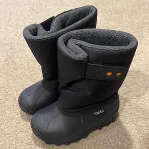 Tundra snow boots size 8